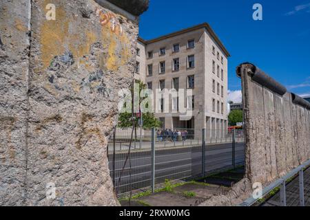 Blick auf den Abschnitt der Berliner Mauer im Topographie-Terrors-Museum, Berlin, Deutschland, Europa Stockfoto