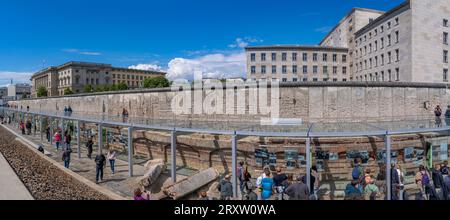 Blick auf den Abschnitt der Berliner Mauer im Topographie-Terrors-Museum, Berlin, Deutschland, Europa Stockfoto