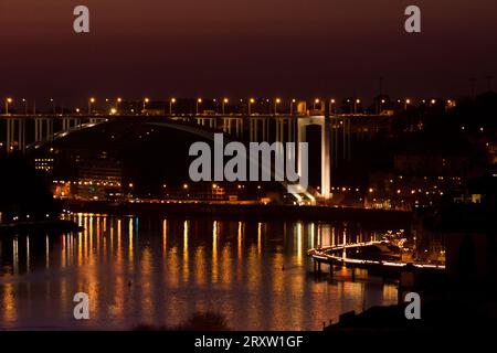 Nacht in Porto, Portugal Stockfoto