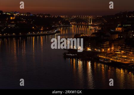 Nacht in Porto, Portugal Stockfoto