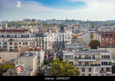 Ein erhöhter Blick aus der Luft nach Süden über den Vorort Montrouge südlich von Paris, Frankreich. Stockfoto