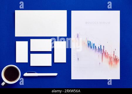 Premium Corporate Identity Template Set. Layout für Bürobedarf mit Logo-Vorlage. Set aus Stift, Umschlag, Karte, Papier usw. über Indigoblau Stockfoto