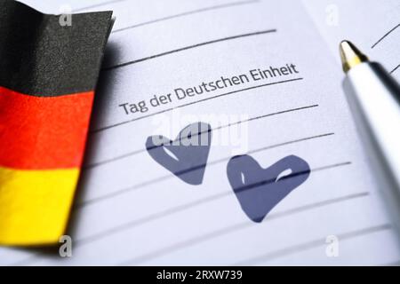 FOTOMONTAGE, Kalenderseite Tag der Deutschen Einheit mit deutscher Fahne und Herzen *** FOTOMONTAGE, Kalenderseite Deutscher Tag der Einheit mit deutscher Flagge und Herzen Stockfoto