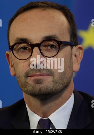 Juniorminister für öffentliche Finanzen Thomas Cazenave spricht während einer Pressekonferenz für die Präsentation des Projekts für öffentliches Finanzrecht 2024 im französischen Ministerium für Wirtschaft und Finanzen (Bercy) in Paris am 27. September 2023. Foto: Jean-Bernard Vernier/JBV News/ABACAPRESS.COM Stockfoto