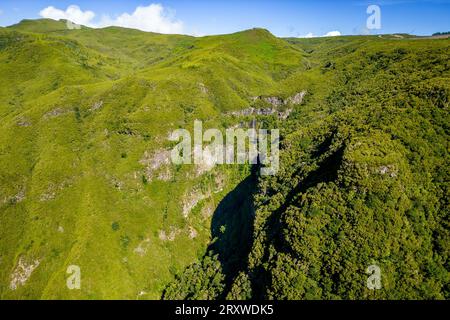 View of the Cascata do Risco waterfalls at the end of the Levada das 25 Fontes hiking trail, Rabaçal, Madeira, Portugal Stockfoto