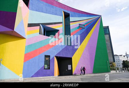 Eastbourne UK 27. September 2023 - The Towner Eastbourne, wo die Turner Prize Nominees Exhibition stattfindet: Credit Simon Dack / Alamy Live News Stockfoto