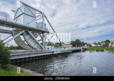 Die Pegasus-Brücke in Benouville, Frankreich. August 2023. Stockfoto