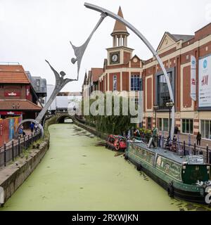 Lincoln, Lincolnshire, Großbritannien, 19. September. Blick auf den Fluss Witham, der am 19. September 2023 durch Lincoln, Lincolnshire führt. Nicht identifizierte Personen Stockfoto