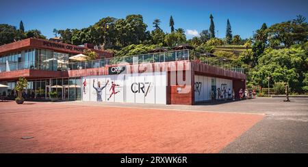 Malerischer Blick auf das Äußere des CR7 Museums in Funchal, Portugal, das Madeiras Nationalheld Cristiano Ronaldo feiert Stockfoto