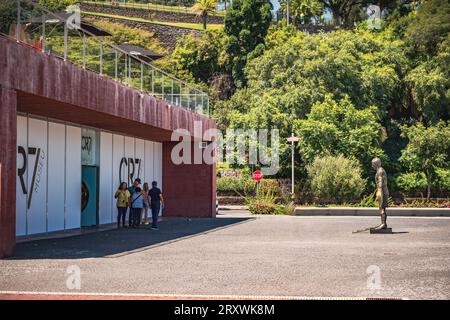 Malerischer Blick auf das Äußere des CR7 Museums in Funchal, Portugal, das Madeiras Nationalheld Cristiano Ronaldo feiert Stockfoto