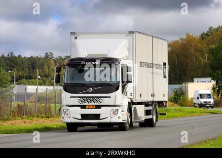 Volvo Trucks Finland präsentiert Volvo FE Electric 4x2-Lieferwagen auf ihrer „Together Towards Zero“-Probefahrt. Forssa, Finnland. September 2023. Stockfoto