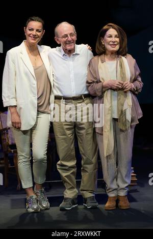 Maria Jose Goyanes und Emilio Gutierrez treten während der Vorstellung der Show „Galdós amor“ im Fernan Gomez Theater in Madrid im September 27 auf; Stockfoto