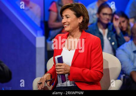 Sandra Maischberger - Moderatorin, im Studio, Maischberger, Berlin, 26.09.2023, Foto: HMB Media/Julian Becker *** Sandra Maischberger Moderatorin, im Studio, Maischberger, Berlin, 26 09 2023, Foto HMB Media Julian Becker Copyright: HMBxMedia/JulienxBecker Stockfoto