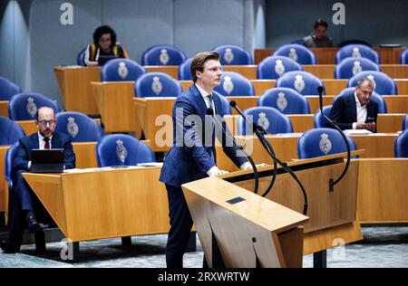 DEN HAAG - Ruben Brekelmans (VVD) während der Fortsetzung der Debatte im Repräsentantenhaus über das Gesetz über die kommunale Aufgabe zur Ermöglichung von Asylaufnahmeeinrichtungen. ANP RAMON VAN FLYMEN niederlande raus - belgien raus Stockfoto