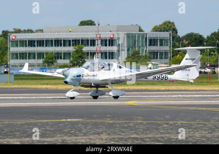 Diamond DA36 E-Star, entwickelt von Siemens, EADS und Diamond Aircraft. Elektrisch angetriebenes Hybrid-Flugzeug. Batterie- und benzinbetriebenes Flugzeug in Farnborough Stockfoto