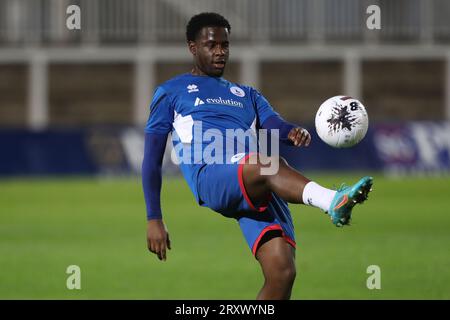 Osazee Aghatise von Hartlepool United erwärmt sich während des Spiels der Vanarama National League zwischen Hartlepool United und Solihull Moors im Victoria Park, Hartlepool am Dienstag, den 26. September 2023. (Foto: Mark Fletcher | MI News) Stockfoto