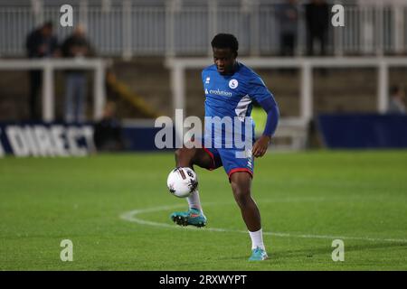 Osazee Aghatise von Hartlepool United erwärmt sich während des Spiels der Vanarama National League zwischen Hartlepool United und Solihull Moors im Victoria Park, Hartlepool am Dienstag, den 26. September 2023. (Foto: Mark Fletcher | MI News) Stockfoto