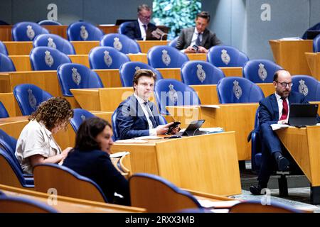 DEN HAAG - Ruben Brekelmans (VVD) während der Fortsetzung der Debatte im Repräsentantenhaus über das Gesetz über die kommunale Aufgabe zur Ermöglichung von Asylaufnahmeeinrichtungen. ANP RAMON VAN FLYMEN niederlande raus - belgien raus Stockfoto