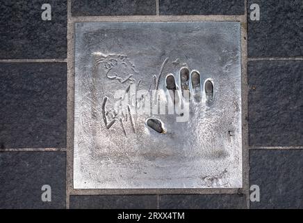 Der Handabdruck des berühmten schottischen Schauspielers Ewan McGregor wurde auf dem Bürgersteig der Allée des Etoiles in Cannes, Frankreich, angebracht. Stockfoto