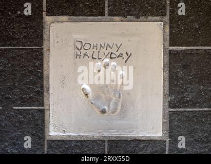 Der Handabdruck des berühmten französischen Sängers und Schauspielers Johnny Hallyday wurde auf dem Gehweg der Allée des Etoiles (Avenue of the Stars) in Cannes, Fran, veröffentlicht Stockfoto