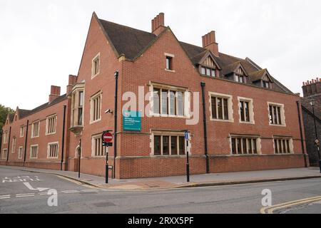 Die Old Palace of John Whitgift School in Croydon, ein Schüler, der die Schule besucht, wurde am Mittwochmorgen in der Nähe des Whitgift Einkaufszentrums in Croydon erstochen. Bilddatum: Mittwoch, 27. September 2023. Stockfoto