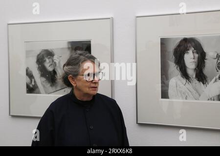 Judy Linn bei der Eröffnung ihrer Einzelausstellung im Haus am Kleistpark, Berlin, 18.1.2015 Judy Linn *1947 in Detroit, USA, ist eine US-amerikanische Fotografin, die mit ihren Bildern von Patty Smith und Robert Mapplethorpe zwischen 1969 und 1976 bekannt wird. *** Judy Linn 18 1 2015 Judy Linn 1947 in Detroit, USA, ist eine US-amerikanische Fotografin, die zwischen 1969 und 1976 durch ihre Bilder von Patty Smith und Robert Mapplethorpe bekannt wurde Stockfoto