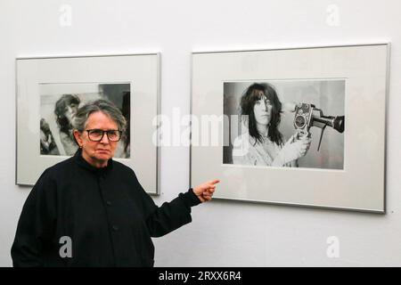 Judy Linn bei der Eröffnung ihrer Einzelausstellung im Haus am Kleistpark, Berlin, 18.1.2015 Judy Linn *1947 in Detroit, USA, ist eine US-amerikanische Fotografin, die mit ihren Bildern von Patty Smith und Robert Mapplethorpe zwischen 1969 und 1976 bekannt wird. *** Judy Linn 18 1 2015 Judy Linn 1947 in Detroit, USA, ist eine US-amerikanische Fotografin, die zwischen 1969 und 1976 durch ihre Bilder von Patty Smith und Robert Mapplethorpe bekannt wurde Stockfoto