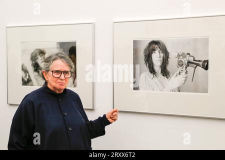 Judy Linn bei der Eröffnung ihrer Einzelausstellung im Haus am Kleistpark, Berlin, 18.1.2015 Judy Linn *1947 in Detroit, USA, ist eine US-amerikanische Fotografin, die mit ihren Bildern von Patty Smith und Robert Mapplethorpe zwischen 1969 und 1976 bekannt wird. *** Judy Linn 18 1 2015 Judy Linn 1947 in Detroit, USA, ist eine US-amerikanische Fotografin, die zwischen 1969 und 1976 durch ihre Bilder von Patty Smith und Robert Mapplethorpe bekannt wurde Stockfoto