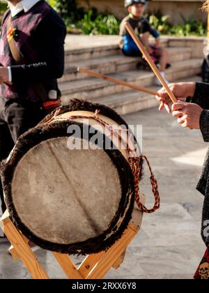 Traditionelle Karibikfeier. Tunja Hauptplatz, Boyacá, Kolumbien, Südamerika Stockfoto