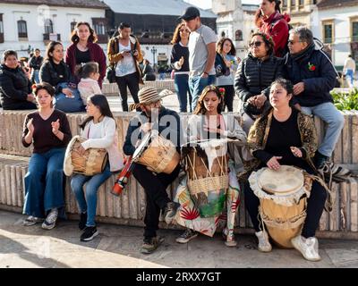 Traditionelle Karibikfeier. Tunja Hauptplatz, Boyacá, Kolumbien, Südamerika Stockfoto