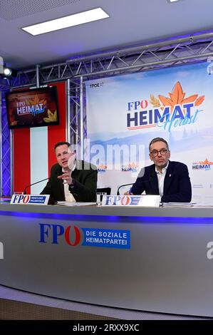 Wien, Österreich. September 2023 27. Pressekonferenz mit FPÖ-Generalsekretär NAbg. Michael Schnedlitz ( L) und FPÖ-Bundesparteivorsitzender Klubvorsitzender NAbg. Herbert Kickl (R). Thema: „Präsentation der Herbstoffensive der FPÖ“ Stockfoto