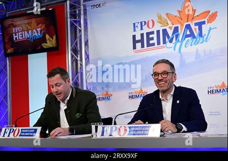 Wien, Österreich. September 2023 27. Pressekonferenz mit FPÖ-Generalsekretär NAbg. Michael Schnedlitz ( L) und FPÖ-Bundesparteivorsitzender Klubvorsitzender NAbg. Herbert Kickl (R). Thema: „Präsentation der Herbstoffensive der FPÖ“ Stockfoto