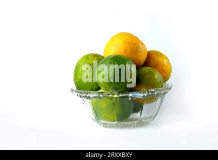 Orange auf weißem Hintergrund scharfes Bild Stockfoto