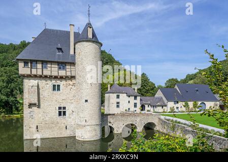 Château des Carondelet aus dem 13. Jahrhundert, mittelalterlicher Wasserdonjon im Dorf Crupet, Assesse, Provinz Namur, belgische Ardennen, Wallonien, Belgien Stockfoto