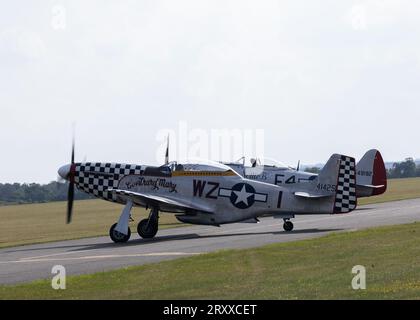 North American P-51D Mustang Kampfflugzeuge auf der Battle of Britain Air Show 2023 auf der IWM Duxford Stockfoto