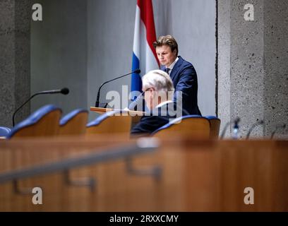 DEN HAAG - Ruben Brekelmans (VVD) während der Fortsetzung der Debatte im Repräsentantenhaus über das Gesetz über die kommunale Aufgabe zur Ermöglichung von Asylaufnahmeeinrichtungen. ANP RAMON VAN FLYMEN niederlande raus - belgien raus Stockfoto