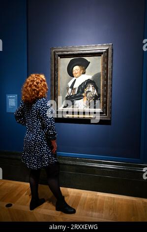 London, Großbritannien. Der lachende Kavalier 1624: Pressevorschau von Frans Hals in der National Gallery. Die Credit Suisse Exhibition findet vom 30. September 2023 bis zum 21. Januar 2024 statt. Quelle: michael melia/Alamy Live News Stockfoto