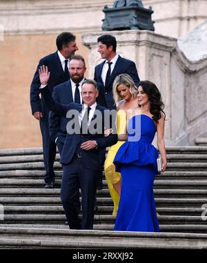 Mannschaftskapitän Luke Donald und Ehefrau Diane Donald auf der Spanischen Treppe von Rom, Italien, vor dem Ryder Cup 2023. Bilddatum: Mittwoch, 27. September 2023. Stockfoto