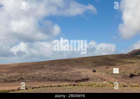 Schotterstraße durch den Jandai Naturpark, Parque Natural de Jandia, Fuerteventura, Kanarische Inseln, Spanien Stockfoto