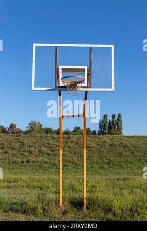 Basketballkorb in der Natur Stockfoto