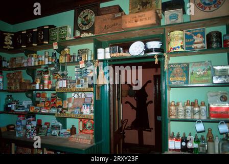 Old Grocery in Ulster Folk and Transport Museum in der Nähe von Belfast, County Down, Nordirland, Old Grocery in Ulster Folk and Transport Museum in der Nähe Stockfoto