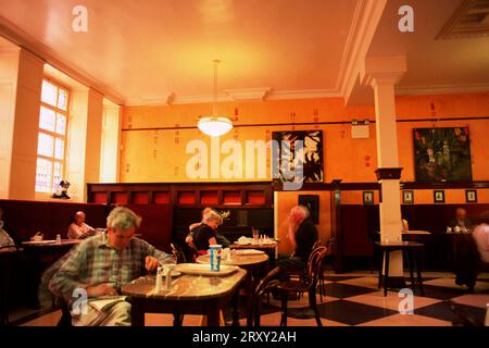 Gäste im Bewley's Cafe, Westmoreland Street, Dublin, County Dublin, Irland Stockfoto