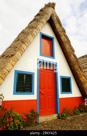 Portugal, Madeira, alte traditionelle Häuser die Casas de Colmo in Santana, alte traditionelle Häuser in santana Stockfoto