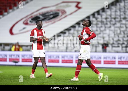 Gent's Tarik Tissoudali und Antwerp's Mandela Keita stellten sich während eines Fußballspiels zwischen Royal Antwerp FC und KAA Gent vor, einem verschobenen Spiel des 5. Tages der Saison 2023-2024 der ersten Liga der „Jupiler Pro League“ der belgischen Meisterschaft am Mittwoch, den 27. September 2023 in Antwerpen. BELGA-FOTO TOM GOYVAERTS Stockfoto