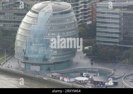 London, Großbritannien, 27. September 2023: Das Londoner Rathaus aus einer neuen, freien Perspektive wurde heute eröffnet, Horizon 22 genannt. Von Bishopsgate in der City of London aus ist der Aussichtspunkt im 58. Stock in einem Gebäude der AXA der höchste freie Aussichtspunkt Europas mit einem klaren Blick über den Cheesegrater und den Shard und direkt über London. Anna Watson/Alamy Live News Stockfoto