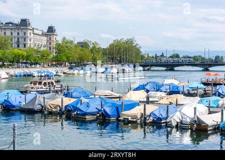 Bootstour auf dem Fluss Limmat, Altstadt, Stadt Zürich, Zürich, Schweiz Stockfoto