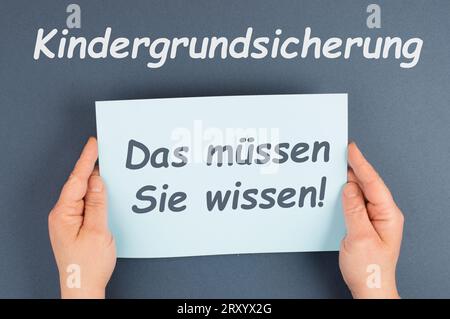 Grundgeld für Kinder, das müssen Sie wissen, deutsche Sprache, neue Zahlungsregelung für die Familie in Deutschland, soziale Fragen Stockfoto