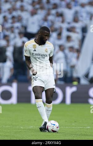 MADRID, SPANIEN - SEPTEMBER 27: Antonio Rudiger von Real Madrid während des Spiels La Liga 2023/24 zwischen Real Madrid und Las Palmas im Santiago Bernabeu Stadion in Madrid am 20. SEPTEMBER 2023. (Foto: Guillermo M.) Stockfoto