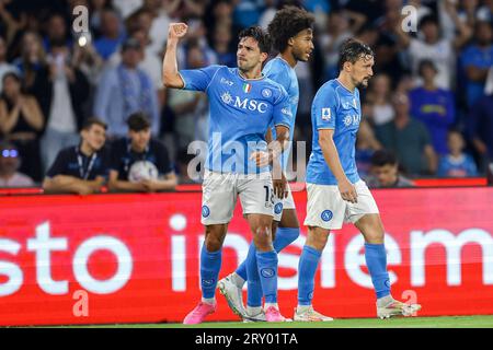 Der argentinische Stürmer Giovanni Simeone von SSC Napoli feiert, nachdem er am 27. September 2023 im Diego Armando Maradona Stadium in Neapel beim Fußballspiel der Serie A zwischen SSC Napoli und Udinese Calcio ein Tor erzielt hat. Stockfoto