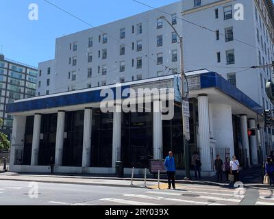 27. August 2023, San Francisco, Kalifornien, USA: Eine ständig geschlossene Chase Bank Filiale in der 8th Street und Market in San Francisco, Kalifornien, am Sonntag, den 27. August 2023. Die Stadt San Francisco ist wegen des Umgangs mit Obdachlosen, Drogen- und Einzelhandelsausfällen in der Innenstadt von San Francisco stark angegriffen worden. (Bild: © David G. McIntyre/ZUMA Press Wire) NUR REDAKTIONELLE VERWENDUNG! Nicht für kommerzielle ZWECKE! Stockfoto